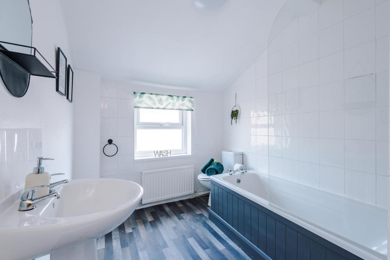 Spacious 2-Bed City-Centre Cottage In Chester By 53 Degrees Property - Ideal For Groups & Couples - Sleeps 6 Εξωτερικό φωτογραφία